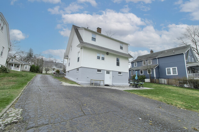 Building Photo - 315 S Orchard St