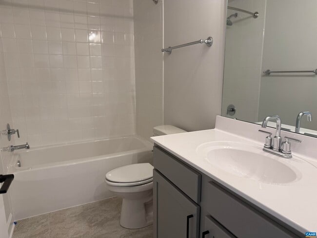 Building Photo - 5426 Golf Dr