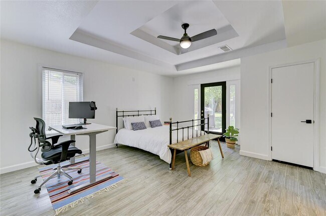 Building Photo - 10104 Oak Hollow Cir