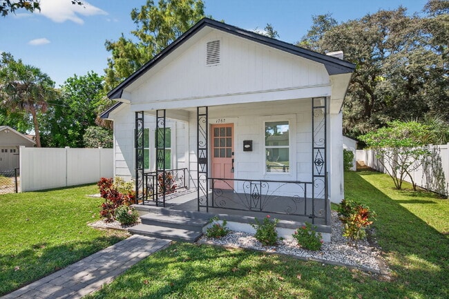 Building Photo - Fully Renovated 3 bedroom St. Pete Home | ...
