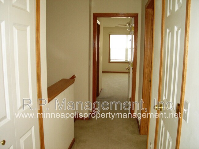 Building Photo - 15220 Florist Cir
