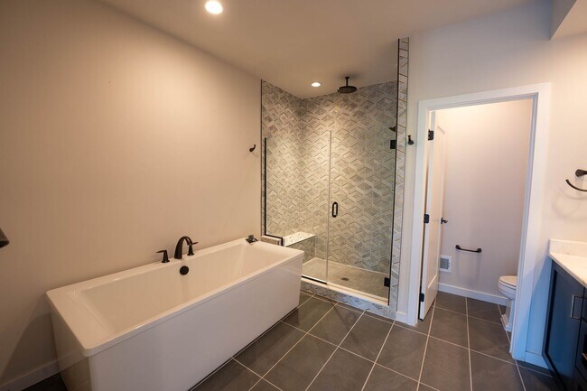 Building Photo - Luxury Reston Rental