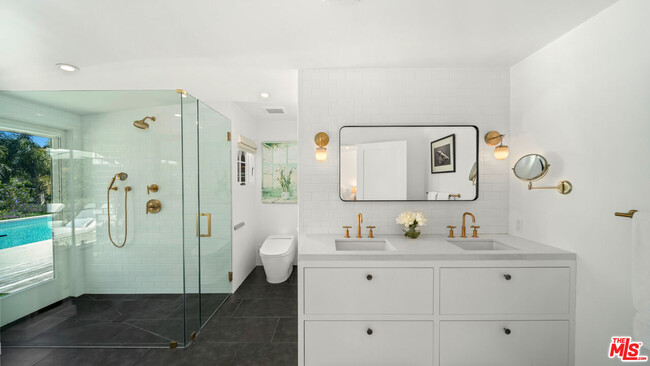 Building Photo - 6540 Dume Dr