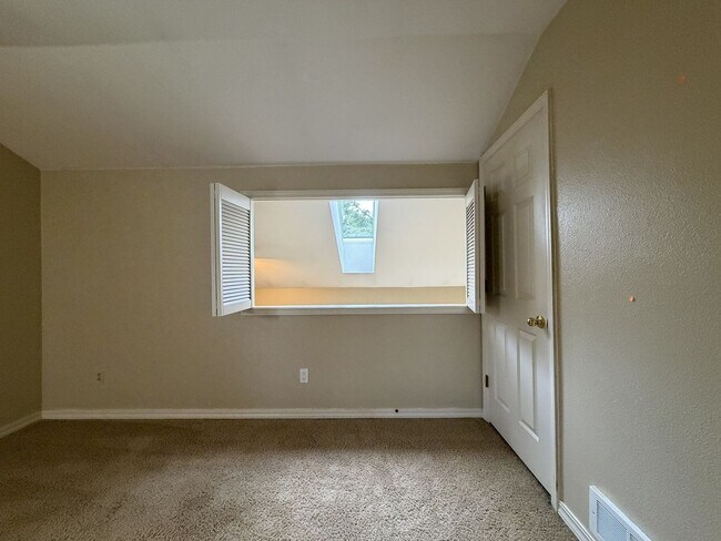 Building Photo - 9605 NW Miller Hill Dr
