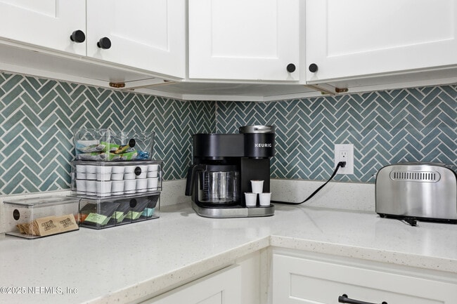 Building Photo - 420 3rd St S