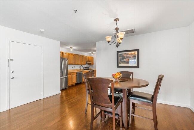 Building Photo - 519 3rd St