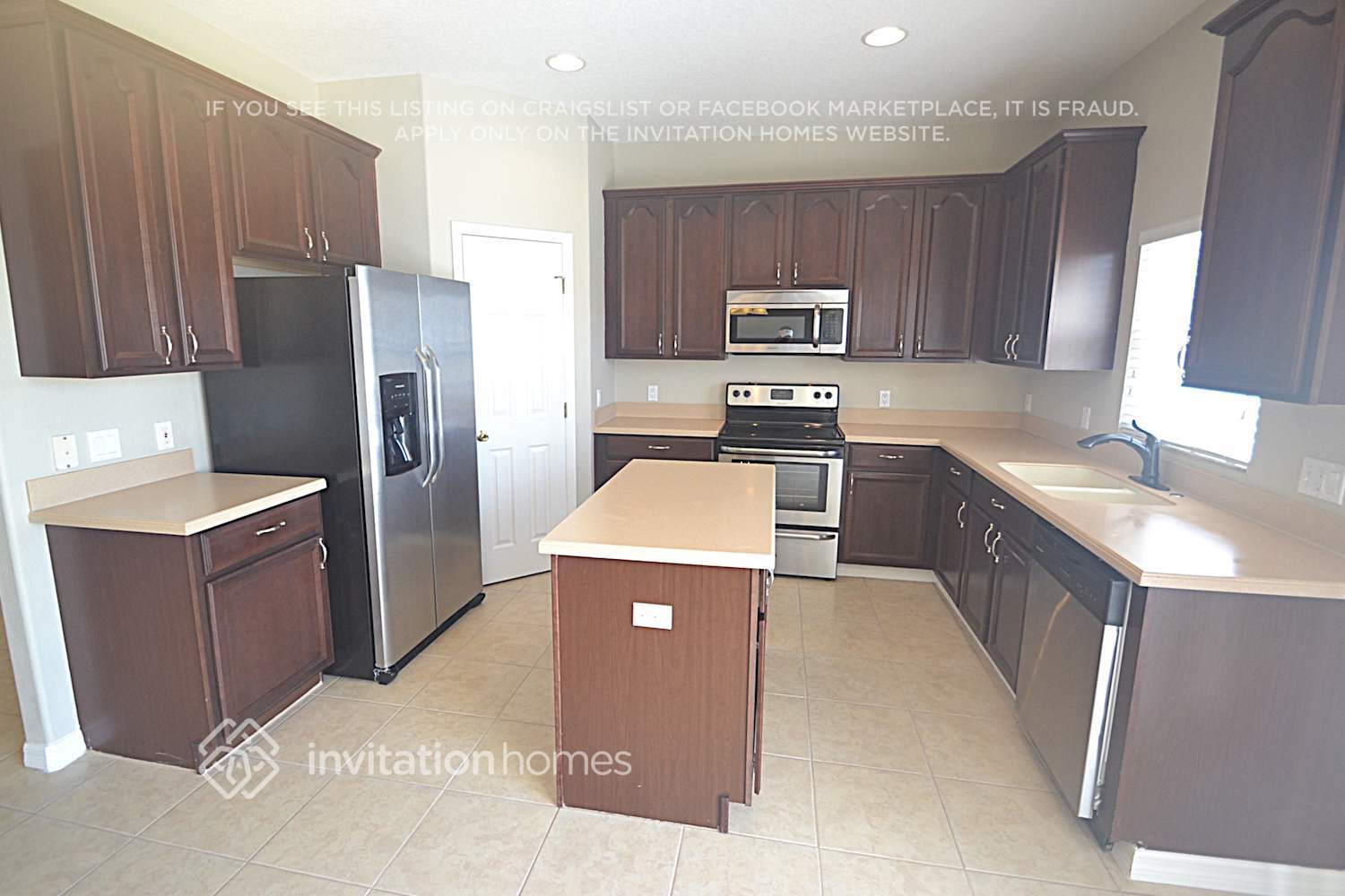 Building Photo - 8828 Royal Enclave Blvd