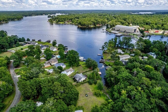 Building Photo - 105 Sportsman Cir NE