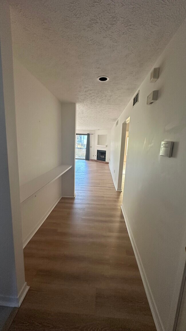 Building Photo - 2327 Coyote Creek Dr