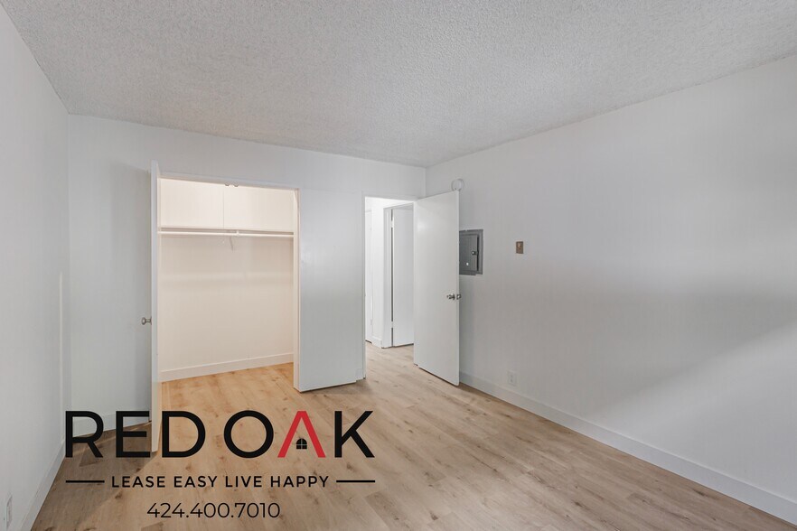 Building Photo - 10535 Lindley Ave