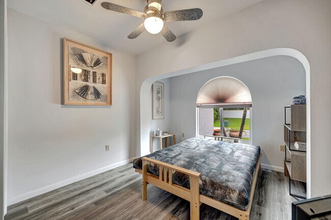 Building Photo - 9980 SW 83rd Ave