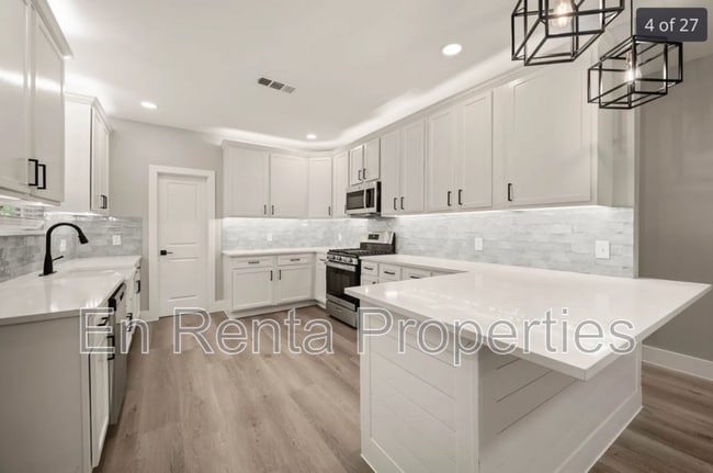 Building Photo - 3329 Hemphill St