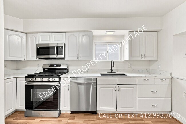 Building Photo - 1717 Sidney St