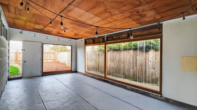 Building Photo - Charming 3BR House in Salem