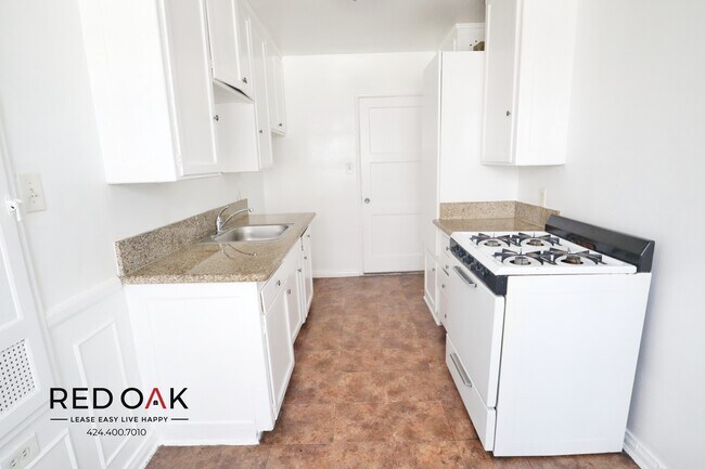 Building Photo - 1030 Menlo Ave