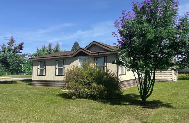 Building Photo - Charming 3 Bedroom Home in Quiet, Tree Lined Neighborhood