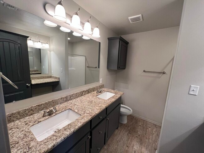 Building Photo - 716 Hillshire Ave