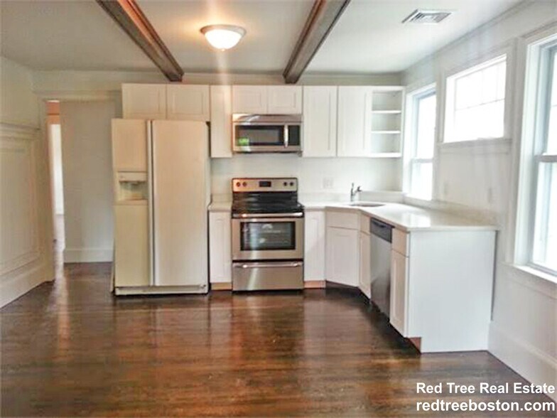 Building Photo - 74 Manet Rd