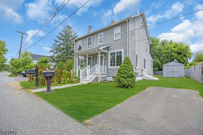 Primary Photo - 1014 Railroad Ave