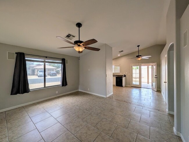 Building Photo - 15746 W Elm St