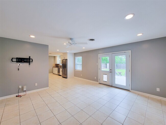 Building Photo - 5846 Ettrick Dr