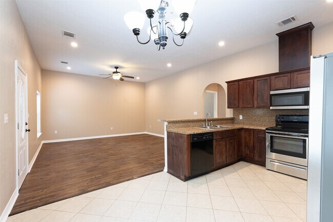 Building Photo - 10552 FM Rd 2432