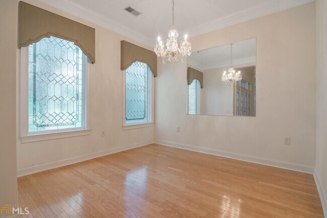 Building Photo - 5415 Northland Dr