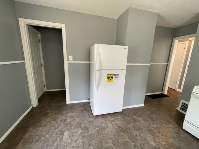 Building Photo - 1650 Huey St