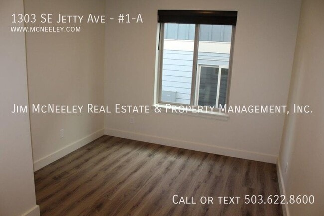 Building Photo - 1303 SE Jetty Ave