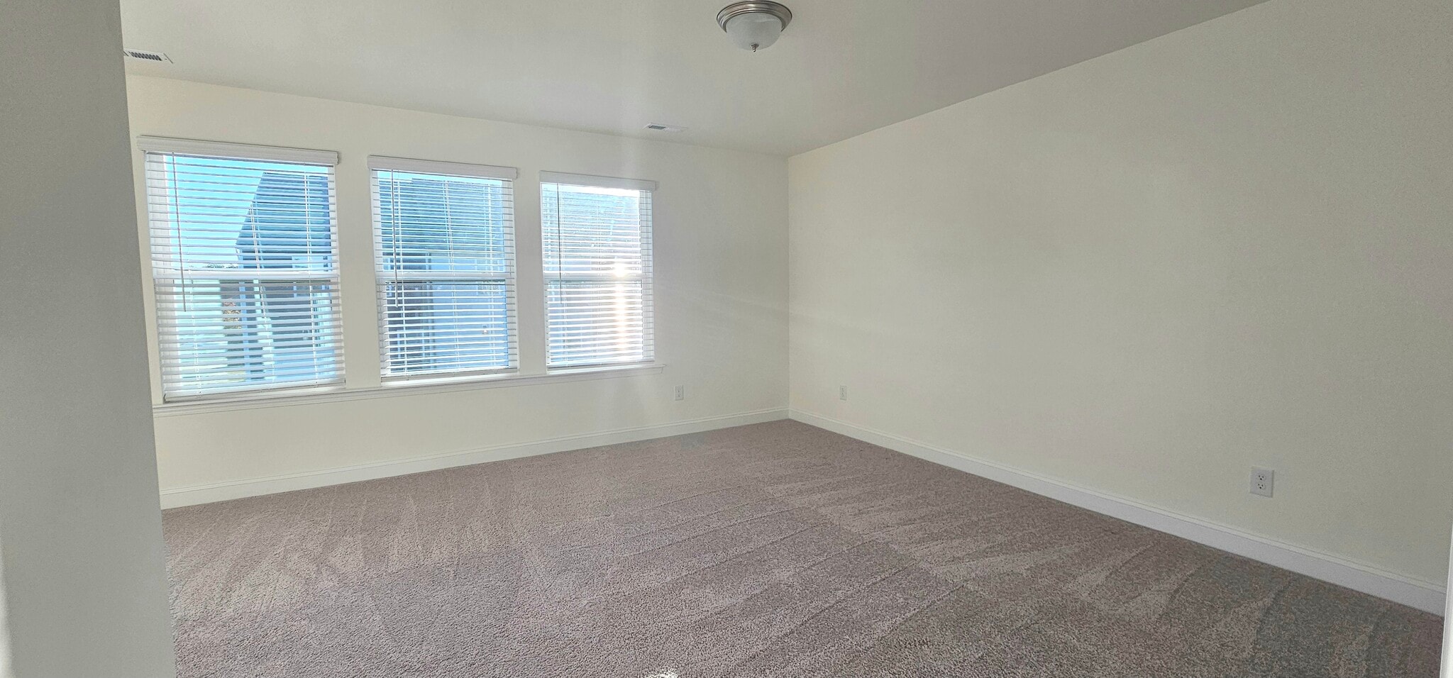 Building Photo - 1534 Cedar Tree Dr