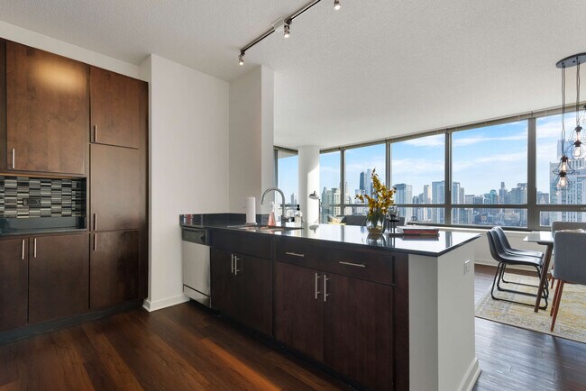 Building Photo - 365 N Halsted St