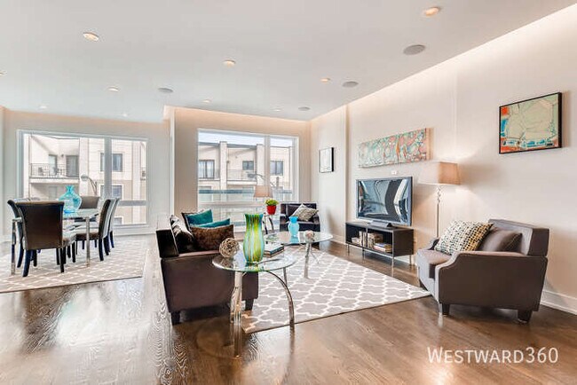 Building Photo - 880 N Milwaukee Ave