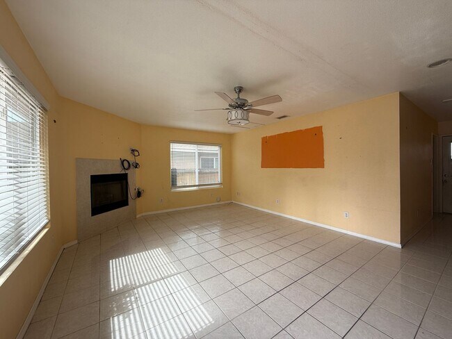 Building Photo - Beautiful Spring Valley Single Family Home !