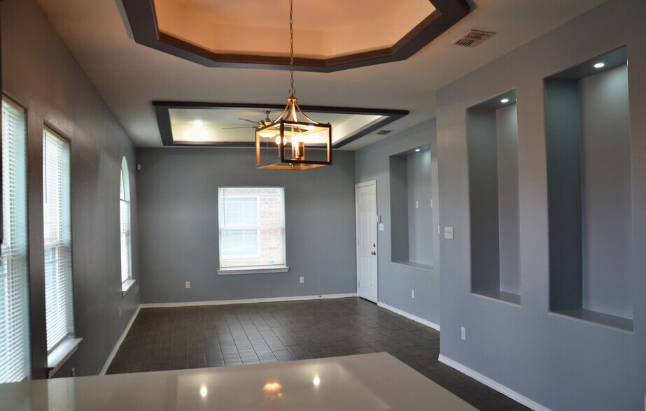 Building Photo - 3012 Basil Dr