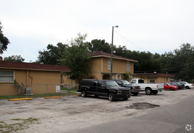 Building Photo - Santos Villas