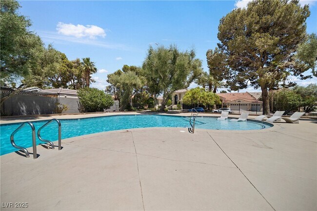 Building Photo - 3027 Bel Air Dr