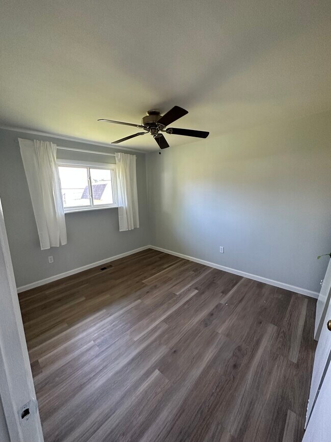 Building Photo - 201 Sherwood Dr