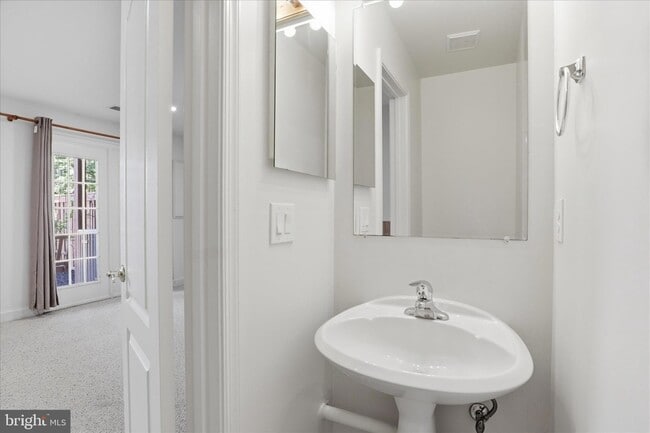 Building Photo - 3946 Valley Ridge Dr