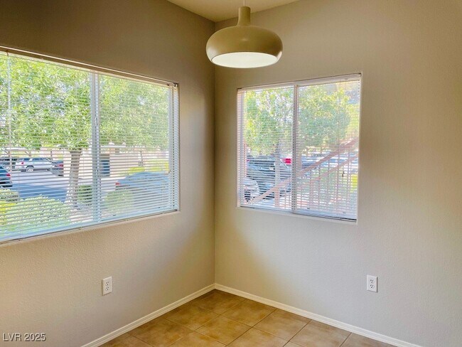 Building Photo - 1050 E Cactus Ave