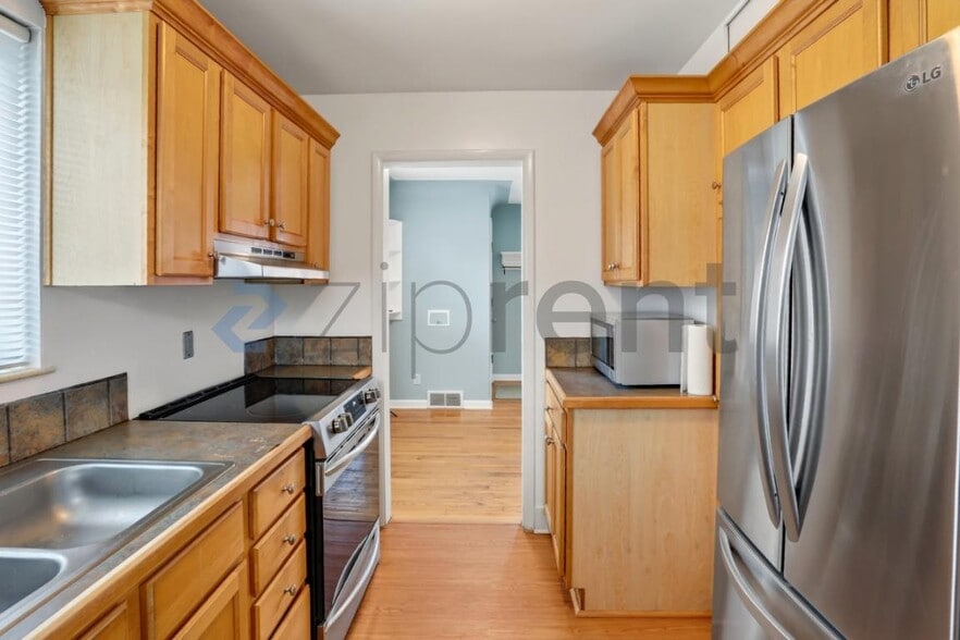 Building Photo - Unit