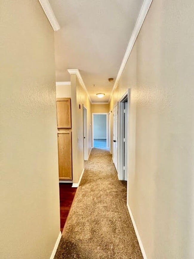 Building Photo - Awesome 3/2 Condo w/ a garage Gate Parkway...