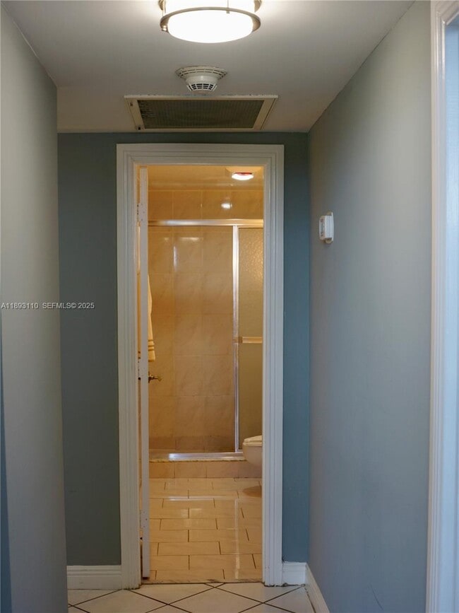 Building Photo - 300 Bayview Dr