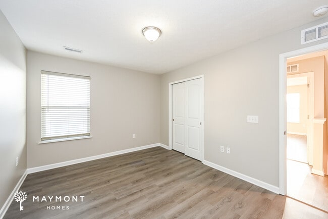 Building Photo - 926 3rd St