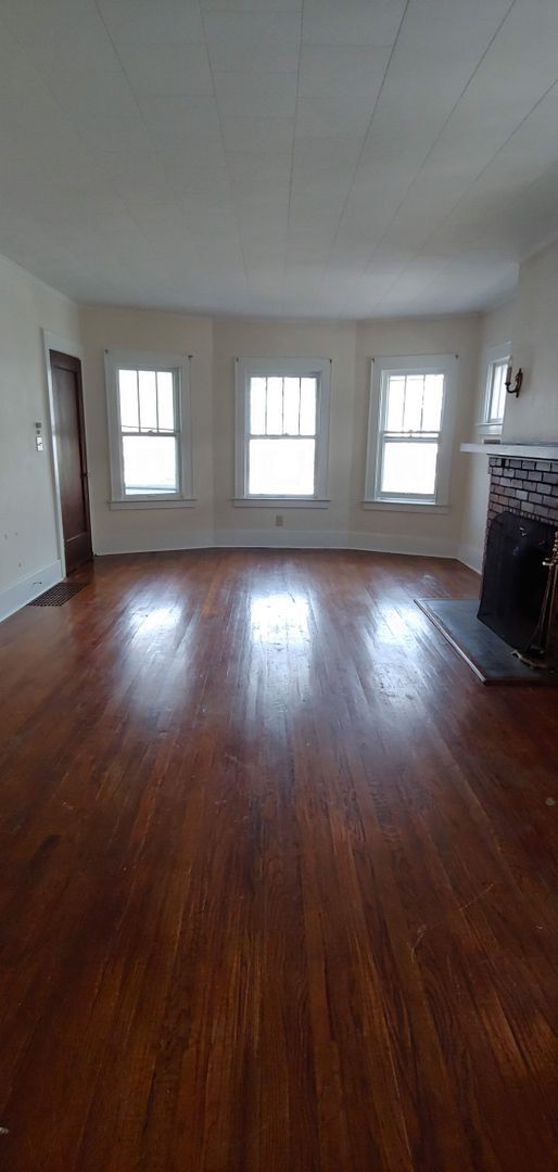 Building Photo - 351-351 Roosevelt Ave