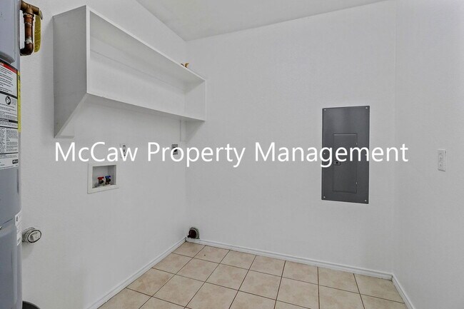 Building Photo - 509 W Cedar St