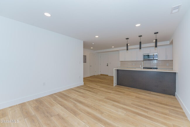 Building Photo - 9 Laura Dr