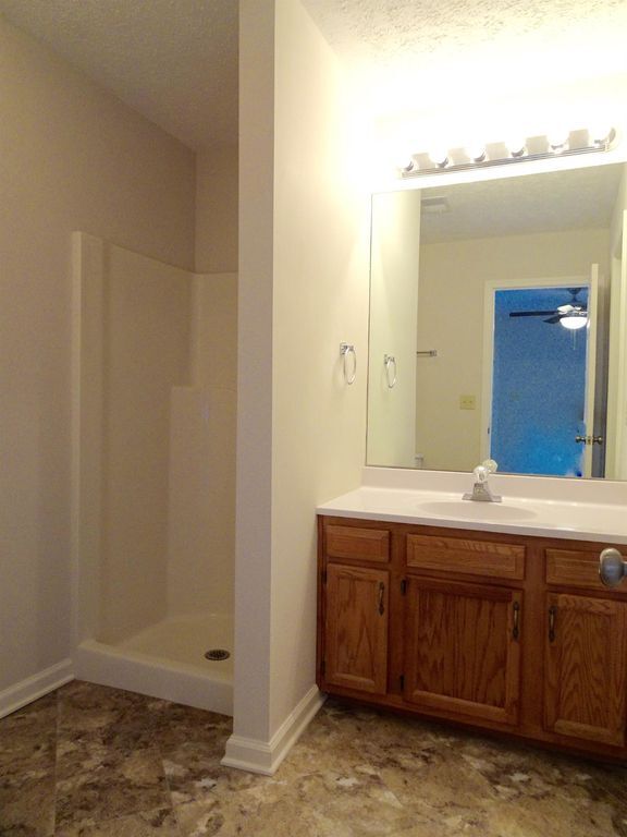 Building Photo - 332 Pleasant Pointe Dr
