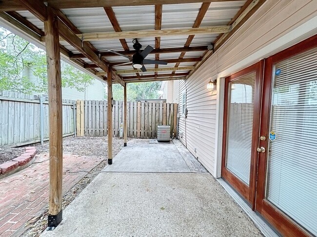 Building Photo - Prime 3 Bed, 2.5 Bath with Fireplace & Fenced Patio!