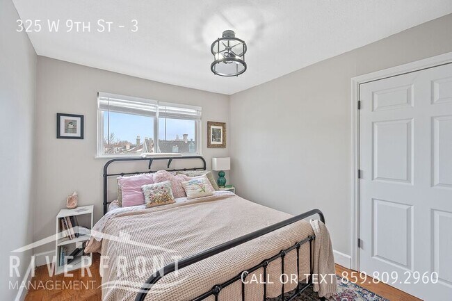 Building Photo - 325 W 9th St