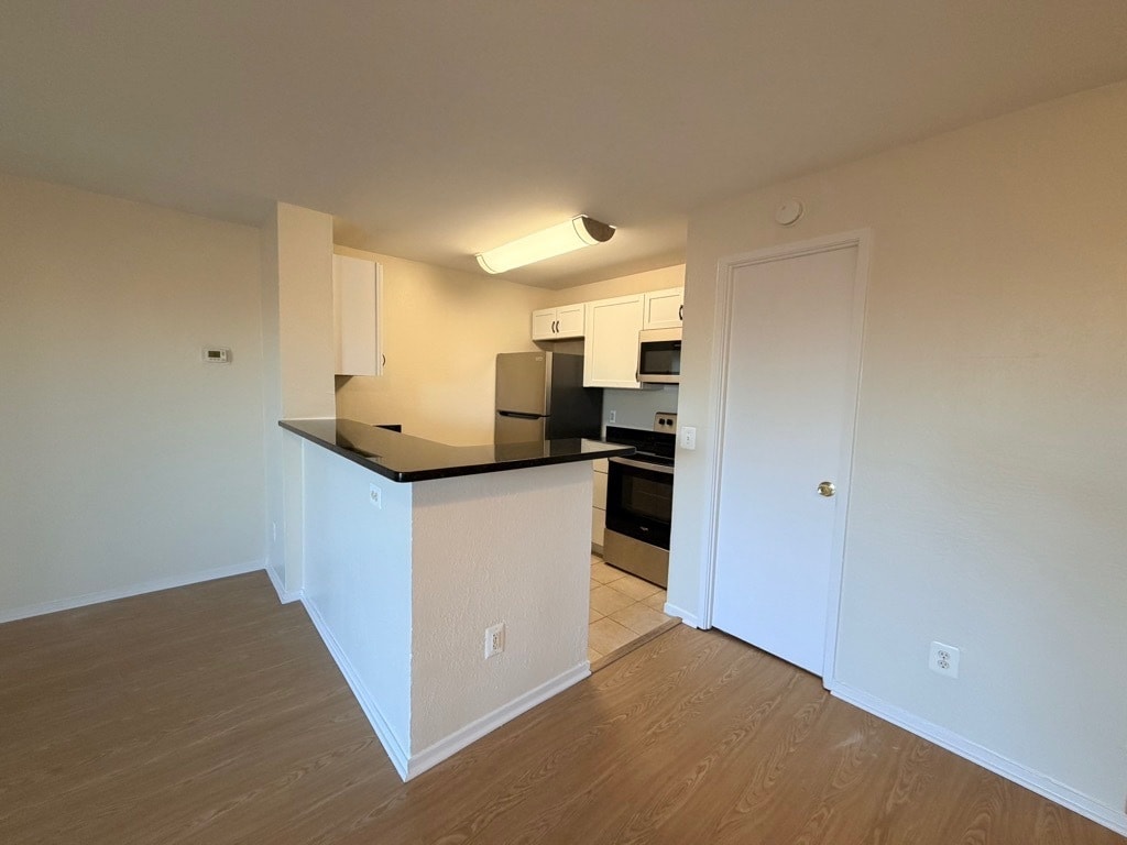 Building Photo - 75 S Reynolds St